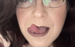 Elianna wants your cum