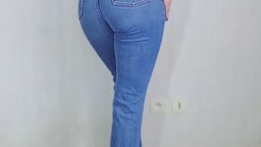 MILF in jeans tease you