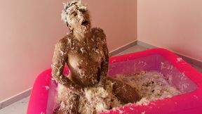 Jam and feathers! Pillow masturbate and pee!