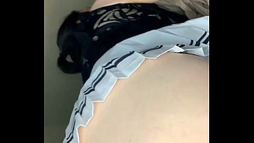 Me masturban con tremendo dildo hasta el orgasmo squirt!