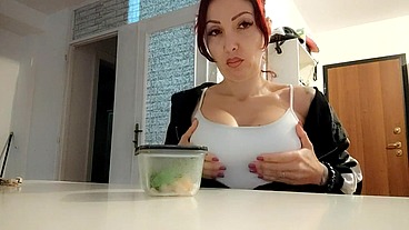 ChantalChannel - eating shrimps and burp very loud