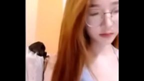 สาวไทยไลฟ์สด น้องแว่นโชว์หุ่นโคตรแจ่มหน้ากล้อง