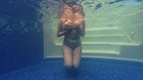 tabithaxxx sexy curves underwater - 4k