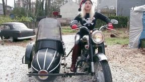 Custom Clip: Galas Holiday Royal Enfield Bullet Rev