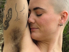 NAUGHTYNATURAL Hairy Beach Pits Trailer