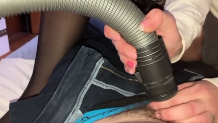 I'm Daiana, I extract sperm with Moisei Robert's vacuum cleaner until the end.This is how Moisei Robert's sperm will be sucked mercilessly.with this vacuum cleaner.Moisa Robert likes it when I suck his dick with a vacuum cleaner.What do I do now to Moisa