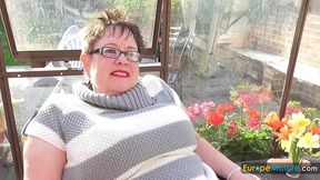 chunky mature lady showing off her hot british body