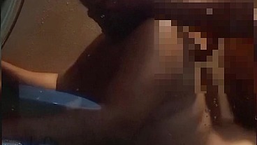 En la bañera me da por el culo mi macho