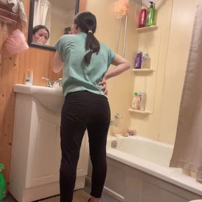 hana clean her face then nake in the end