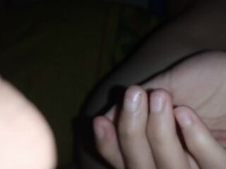 Latin chick COLOMBIANA Amateur Se Pone En Cuatro Patas Para Abrir Su Impresionante y Hermoso Coño