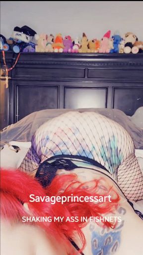 “Lets spend the weekend in bed 😈”