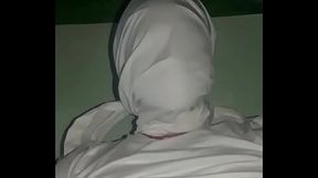 Tr&ugrave_m ngộp bằng &aacute_o sơ mi trắng d&iacute_nh đầy tinh tr&ugrave_ng