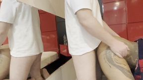 chamei um eletricista para arrumar meu chuveiro , o servico ficou muito bom , dei uma rapidinha com ela antes do meu marido chegar