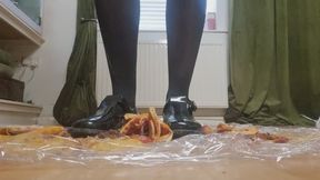 Your goddess crushing pizza I want you to eat it when I finish dancing all over it