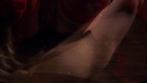 Lexxi Tyler And Holly Wellin Are Sexy Lesbians That Lick Pussy in Front of a Fishtank