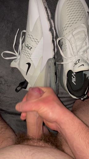 Cum on Nike 270