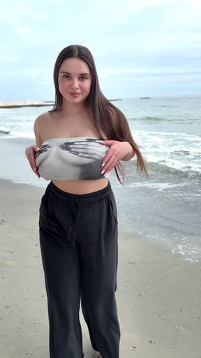 Amateur cute GF gives a blowjob