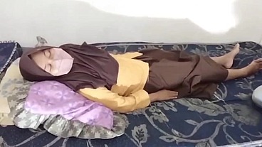 Fisting memek lebar mahasiswi Indonesia berseragam