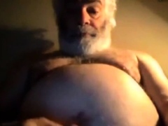 Hairy horny NY daddy bear jerks off on webcam