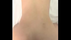 国内找优质少妇约炮《6z5.cc》娇小玲珑的嫩妹子生得一对极品大奶，粉嫩鲍鱼细腰翘臀天生炮架子，被男友无套插得呻吟不断