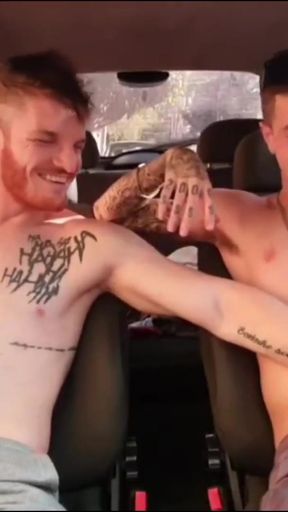 Two heteros making out in the car in downtown SP   Clip 1