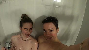 Tigger and Vanessa take a steamy shower 💦