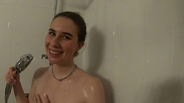 Tigger and Vanessa take a steamy shower 💦