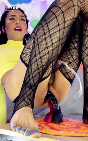 Lavaltl dildoing and cumming