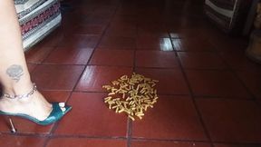 Crushing and crushing with high heels (3)