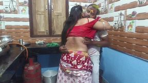 Beautiful Bengali Bhabhi Enjoy Holi Special with Her Neighbours Applied Lot of Colors in Hindi