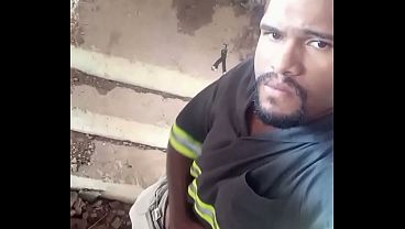 Trabalhador se masturbando escondido na constru&ccedil_&atilde_o