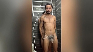 Active is wanting to receive rolls in the ass