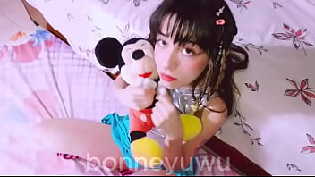 Bonneyuwu - 14:21 argentina juega con sus peluches mientras su padrastro le da sexo