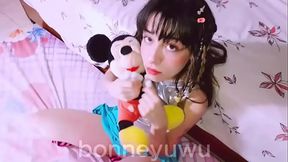 Bonneyuwu - 14:21 argentina juega con sus peluches mientras su padrastro le da sexo