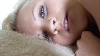 Amatør 18-årig teenager hore kneppet i røven indtil orgasme