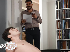 Stud Kyle Connors Gets His Pecker Hard When Handyman Joey