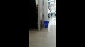 video no provador da loja - fui flagrada provando roupas em uma loja,sempre deixo a cortina aberta quando tem homens perto,adoro me exibir