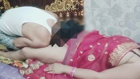 Hot sister-in-law did a fuck by making a finger in the pussy