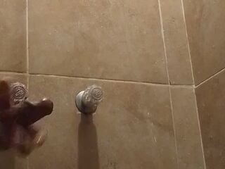 Un pajaso en el baño