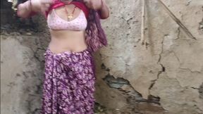 The sister-in-law of the beautiful village is squeaking her ass in the open forest with all her clothes off.