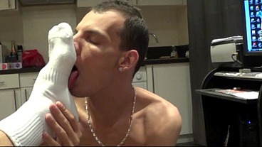 Tony fucked by a muscle sportwear guy
