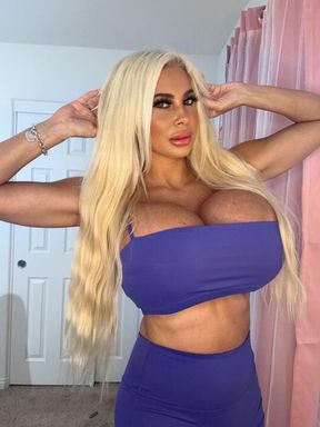 Stripping out of my gym outfit. For u