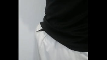 Tutorial de como andar de pau duro na rua