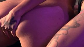 amigas fudendo na frente de um vigia amarrado