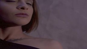 amigas fudendo na frente de um vigia amarrado