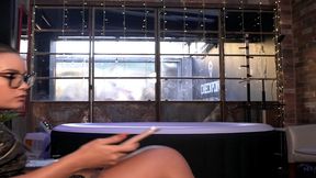 amigas fudendo na frente de um vigia amarrado