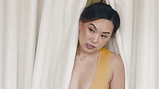 Asian Masseuse Kimmy Kimm Gives Massage