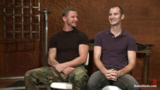 Film BDSM de Brenn Wyson, une fille blanche tatouée et tatouée, baisée dans le cul