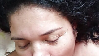 Lelaki assfucks curvy amatur matang Latina perempuan murahan