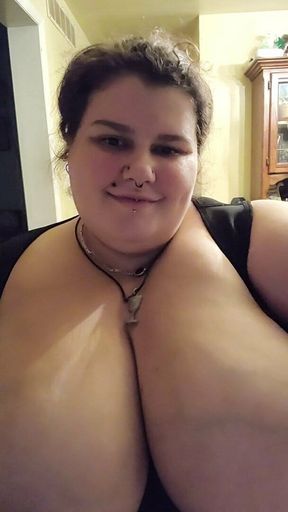 Big titted BBW milf showing off her titties
